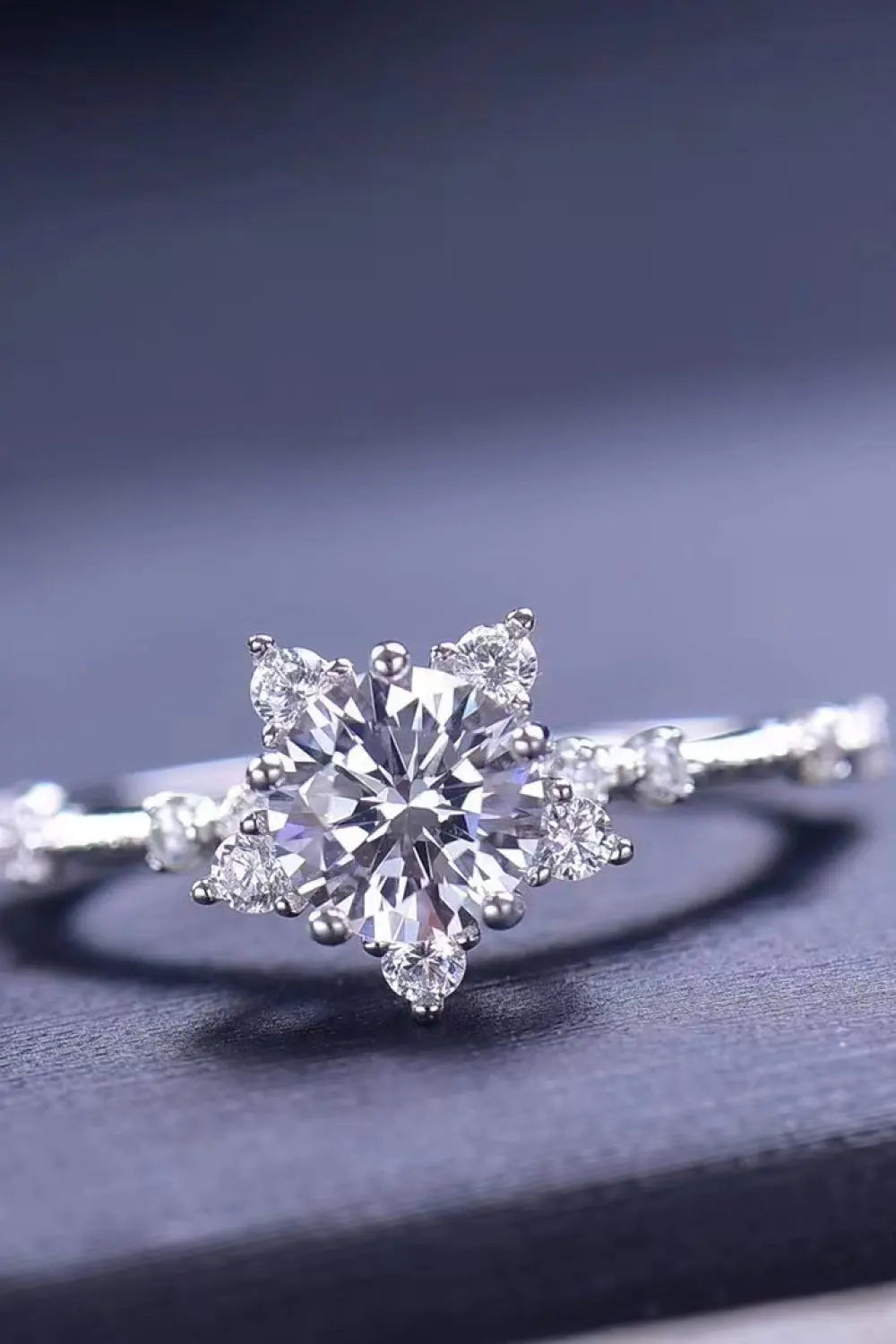 LOVCIA 1 Carat Moissanite 6-Prong Ring