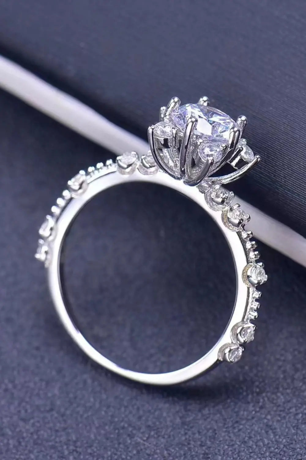 LOVCIA 1 Carat Moissanite 6-Prong Ring