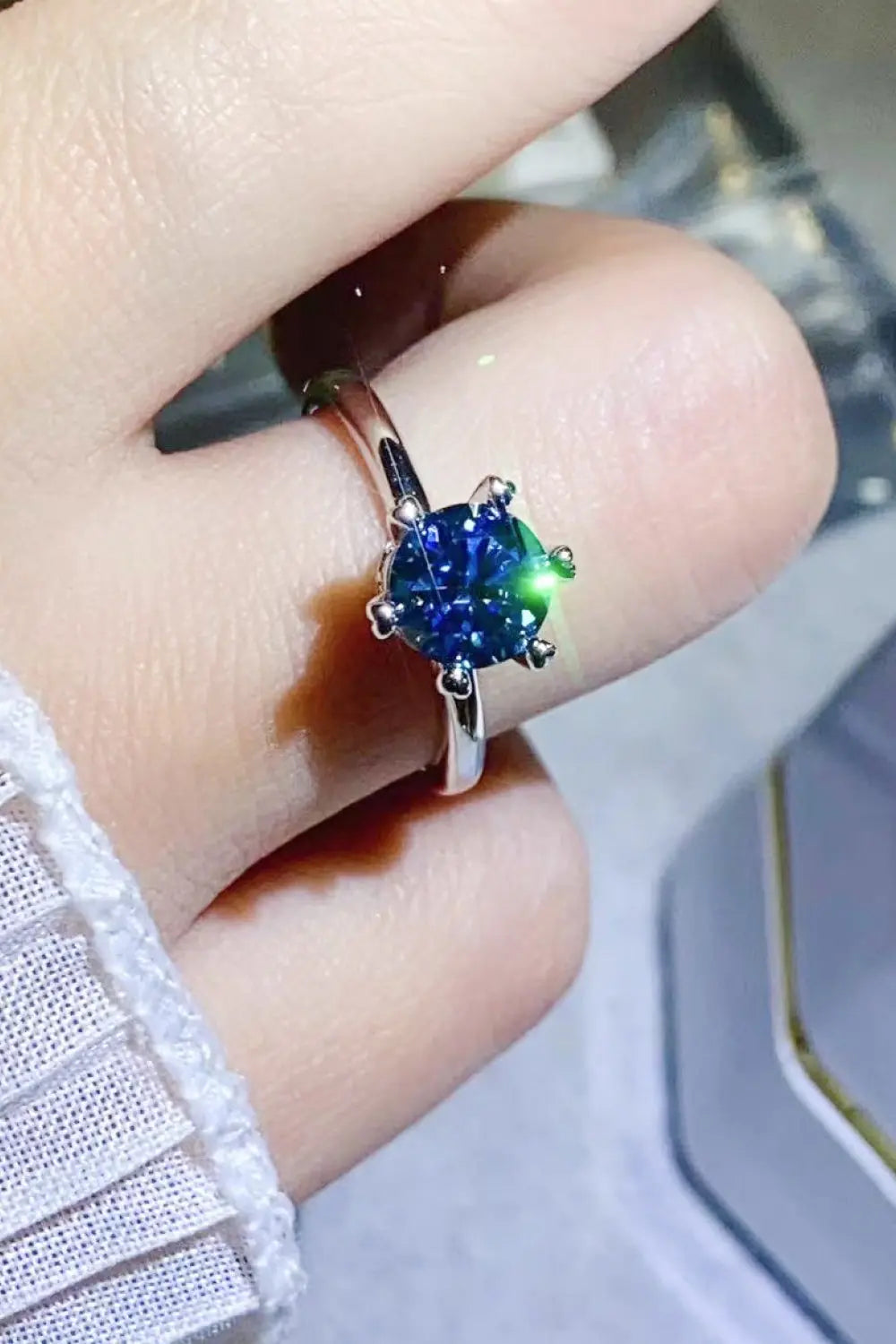 LOVCIA 1 Carat Moissanite 6-Prong Solitaire Ring