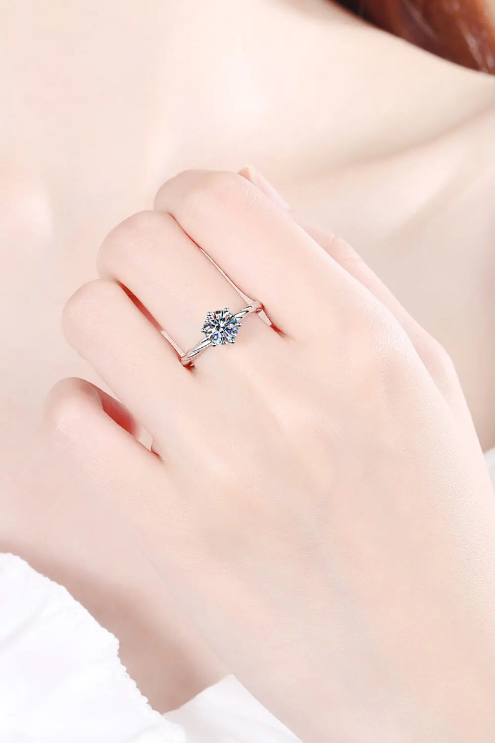 LOVCIA 1 Carat Moissanite 6-Prong Twisted Ring