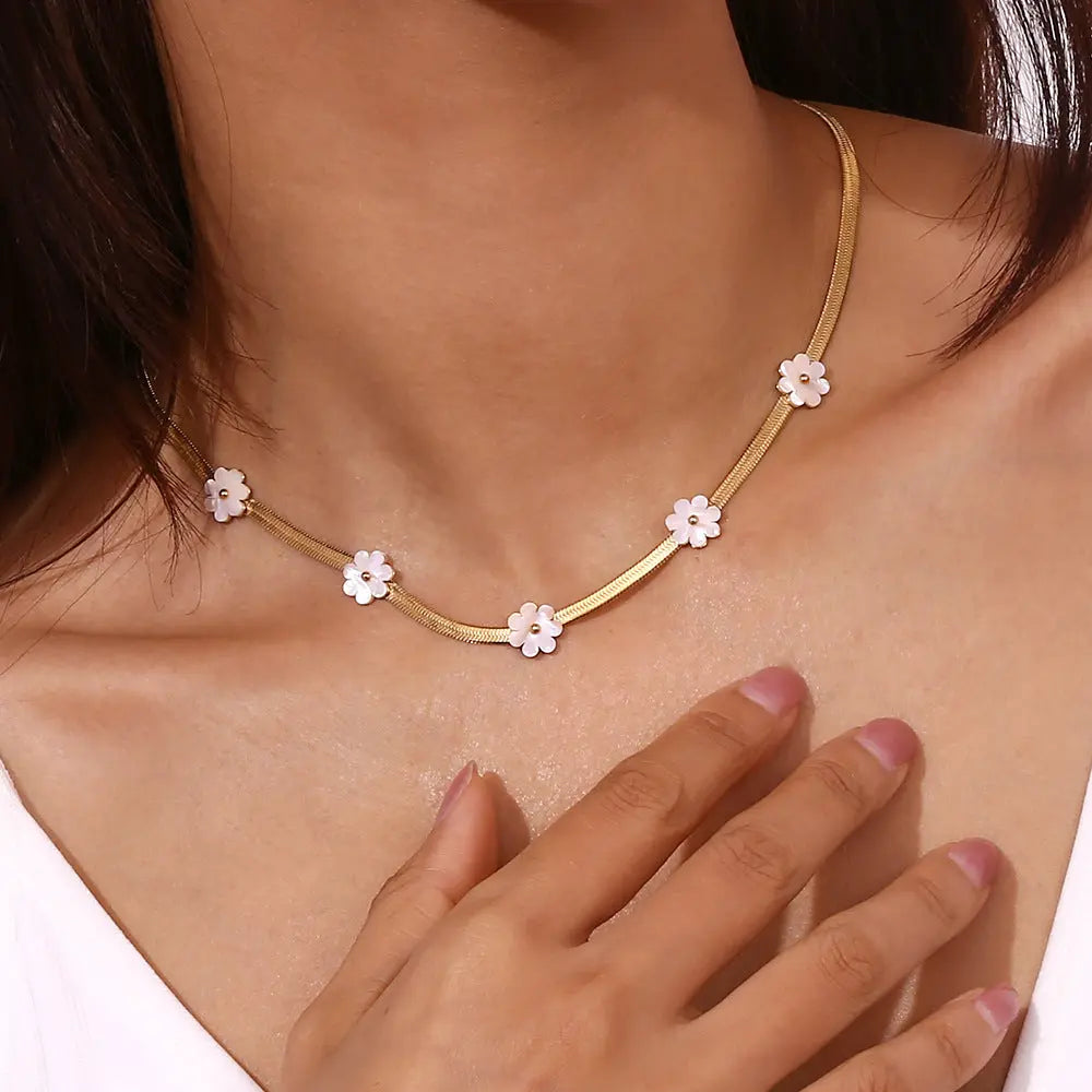 Lovcia 18K Gold Plated Blade Chain Shell Flower Necklace for Women-Necklaces-Shell Flower Necklace Gold-Shell Flower Necklace Gold