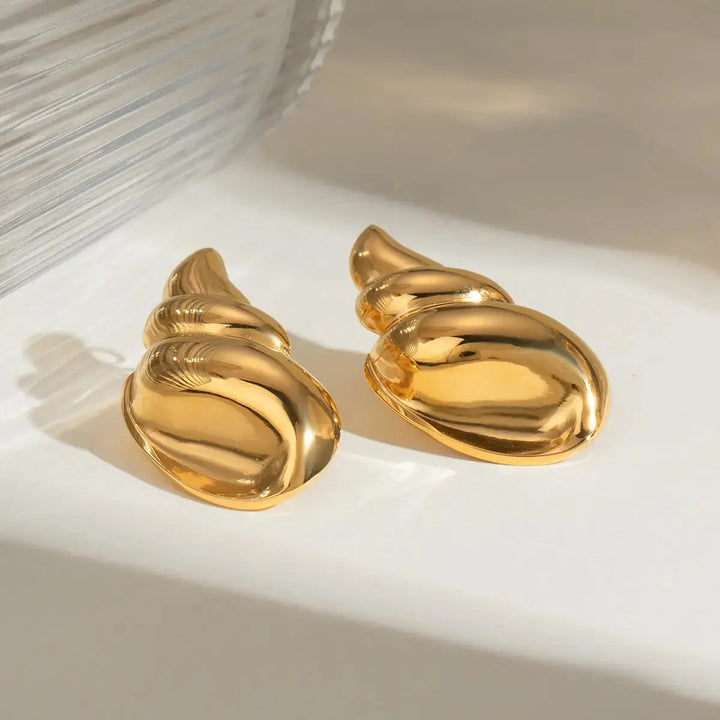 LOVCIA Elegant 18K Gold-Plated Conch Shell Earrings for Women