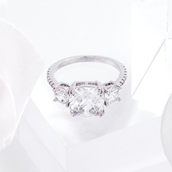 LOVCIA Timeless Duchess Elegance Ring