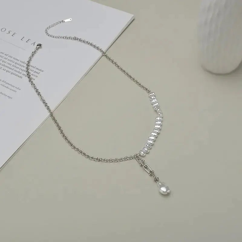 Lovcia Glamour Fusion French Retro Style Pearl Necklace, Light Luxury Clavicle Chain-Necklaces-Silver-Silver