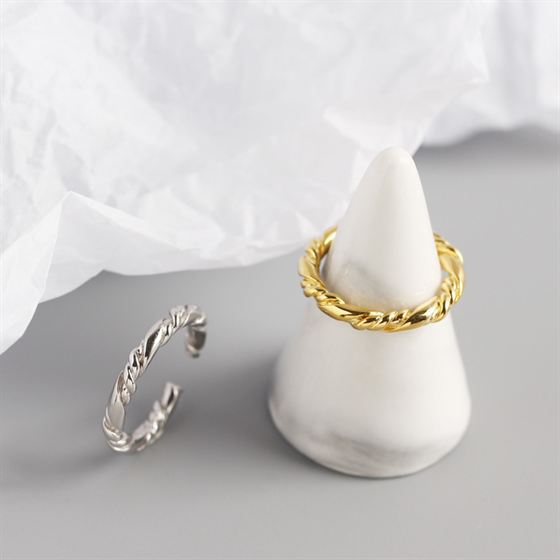 Lovcia Gold Twist Ring 3mm Adjustable 16.5mm Gold Tone-Rings-Yellow Gold-Yellow Gold