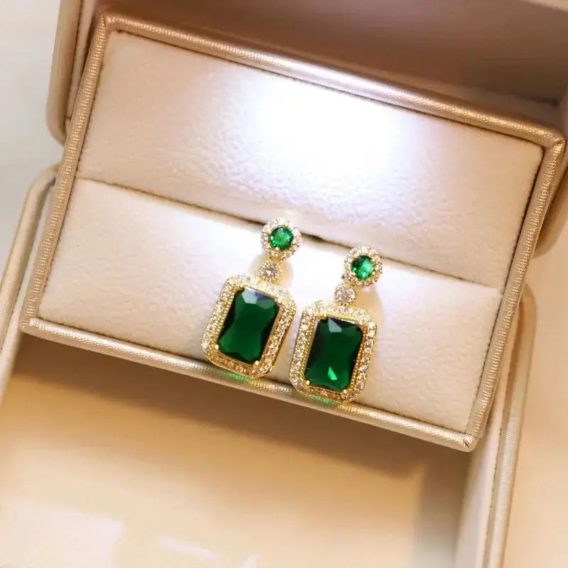 LOVCIA Radiant Emerald Deluxe Jewelry Set - Elevate Your Style with Glamour