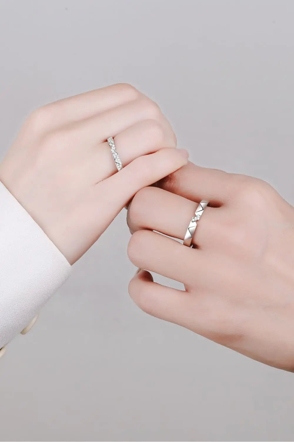 LOVCIA Moissanite Minimalist Rhodium-Plated Ring