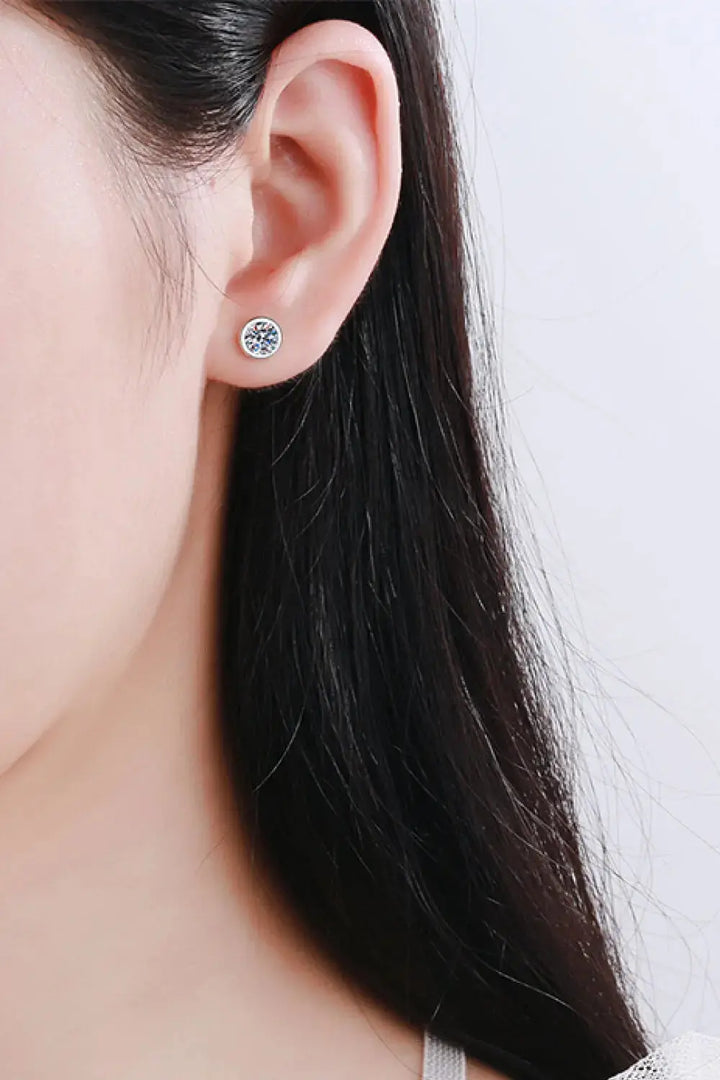 LOVCIA Moissanite Round-Shaped Stud Earrings