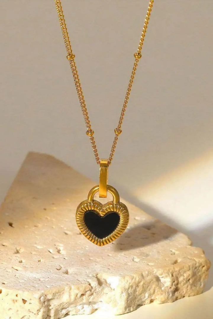 LOVCIA Contrast Heart Pendant Necklace