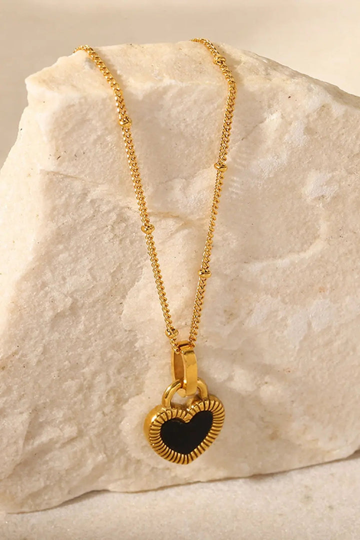 LOVCIA Contrast Heart Pendant Necklace