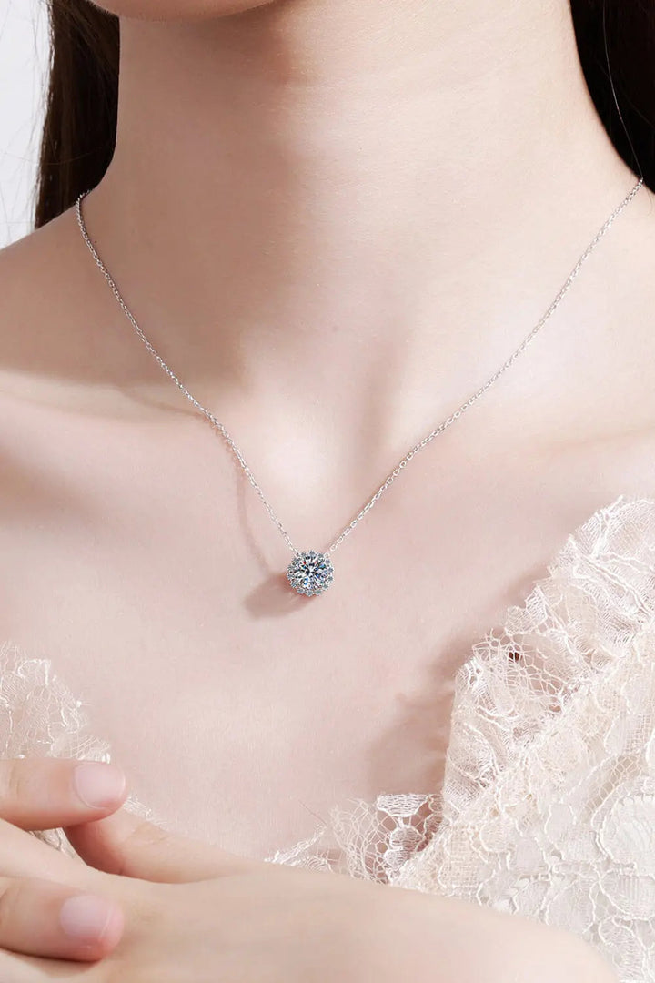 LOVCIA Flower-Shaped Moissanite Pendant Necklace