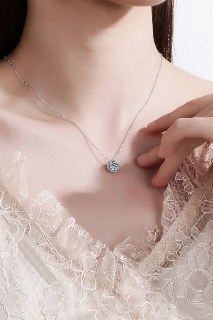 LOVCIA Flower-Shaped Moissanite Pendant Necklace