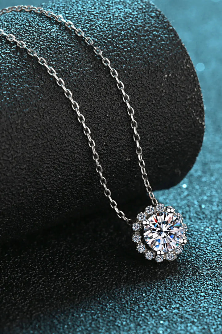 LOVCIA Flower-Shaped Moissanite Pendant Necklace