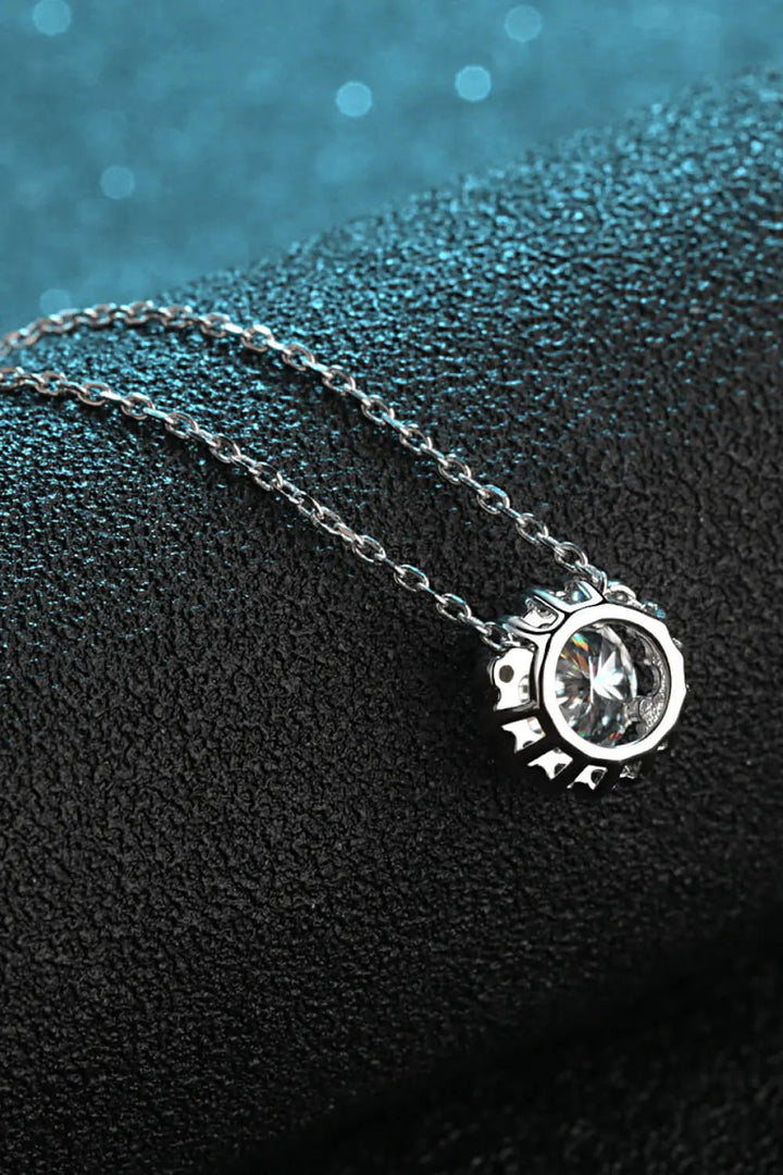 LOVCIA Flower-Shaped Moissanite Pendant Necklace