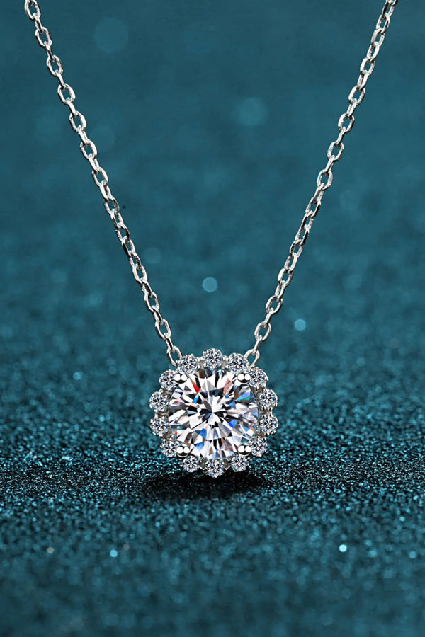 LOVCIA Flower-Shaped Moissanite Pendant Necklace