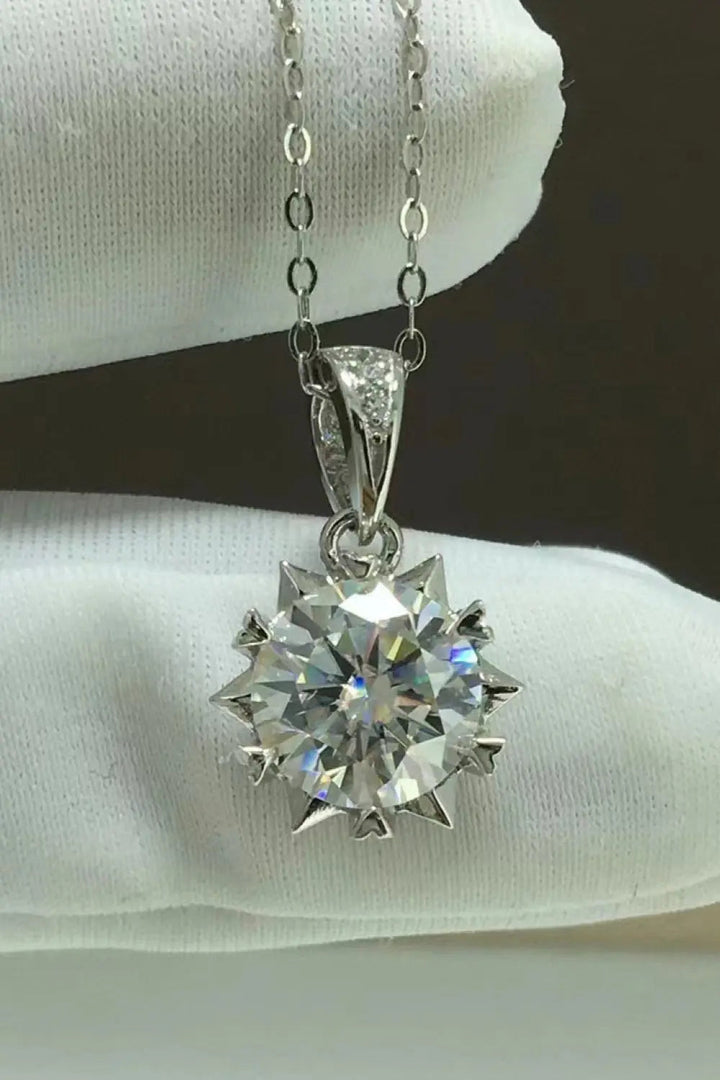 LOVCIA Looking At You 2 Carat Moissanite Pendant Necklace