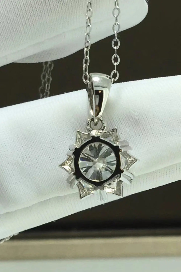 LOVCIA Looking At You 2 Carat Moissanite Pendant Necklace