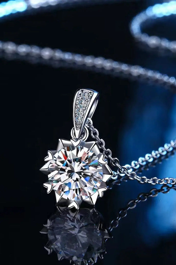 LOVCIA Looking At You 2 Carat Moissanite Pendant Necklace