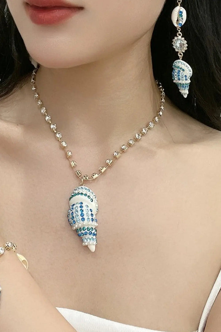 LOVCIA Conch Pendant Rhinestone Necklace