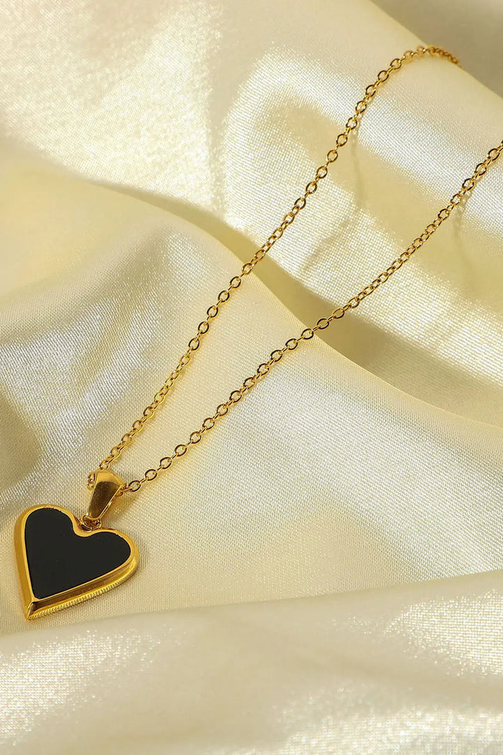 LOVCIA Bordered Heart Chain Necklace