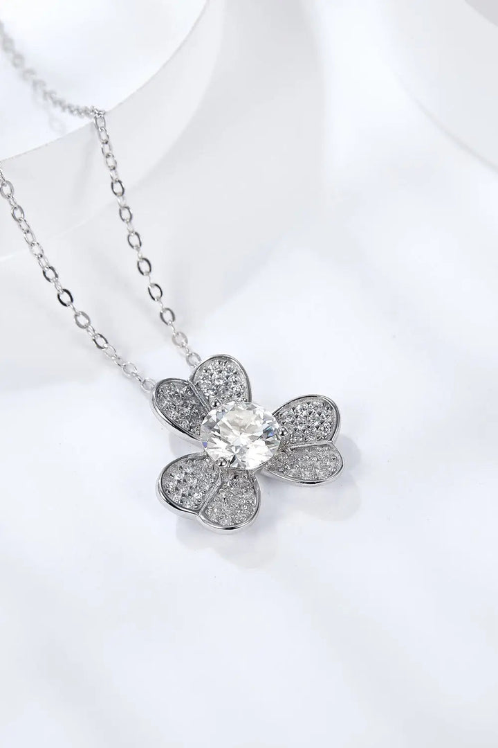 LOVCIA Moissanite Clover Pendant Necklace