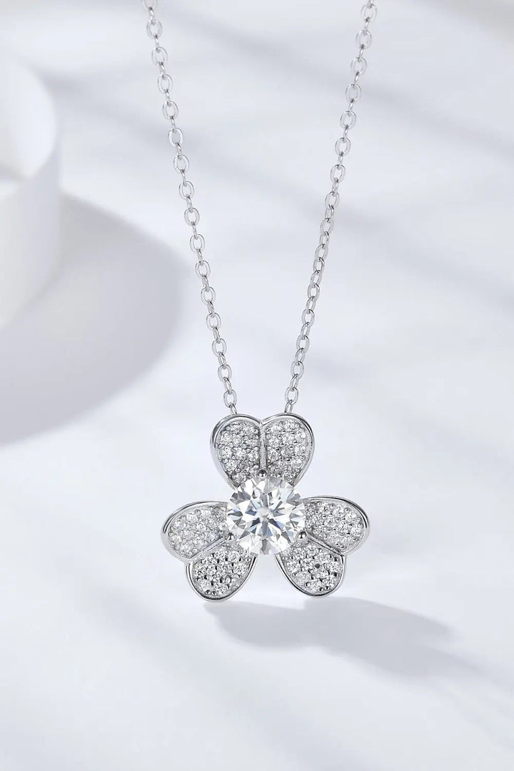 LOVCIA Moissanite Clover Pendant Necklace