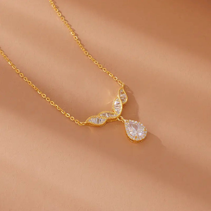 LOVCIA Elegant Fishtail Pendant Necklace for Women - Light Luxury Niche Design Clavicle Chain LOVCIA