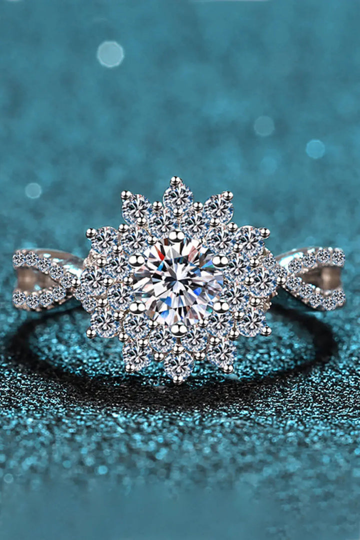 LOVCIA Moissanite Flower-Shape Split Shank Ring