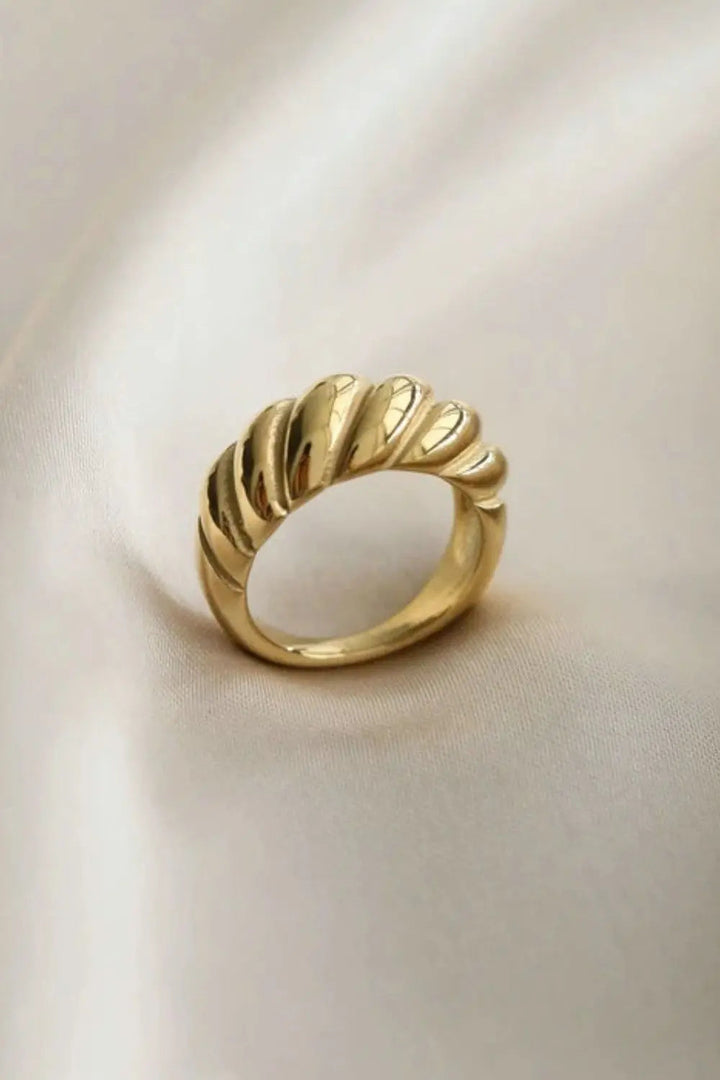 Gold Twisted Ring LOVCIA