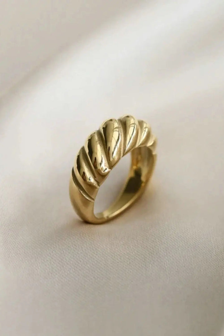 Gold Twisted Ring LOVCIA