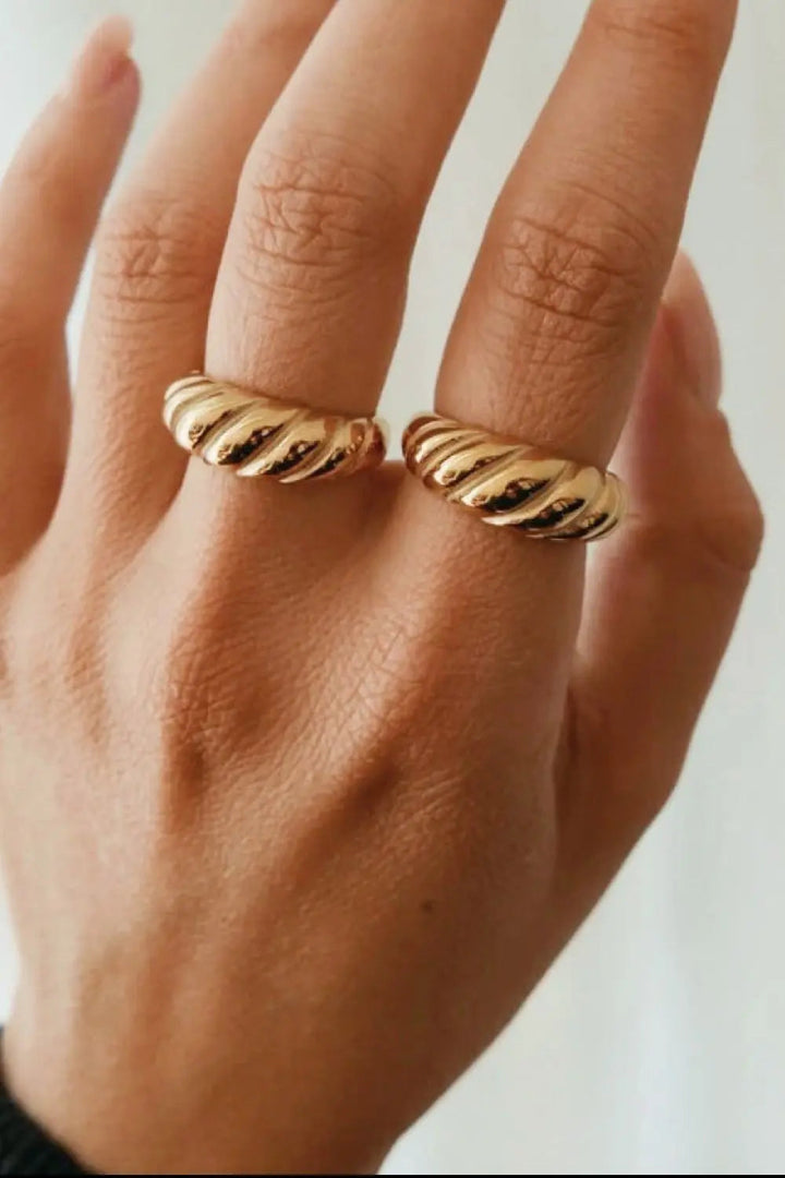 Gold Twisted Ring LOVCIA