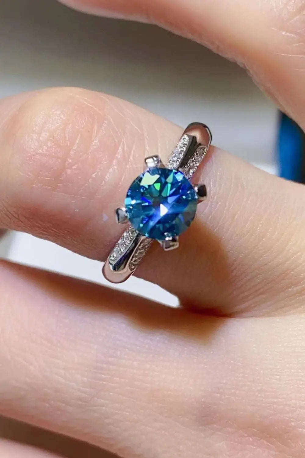 LOVCIA 1 Carat Moissanite 4-Prong Ring