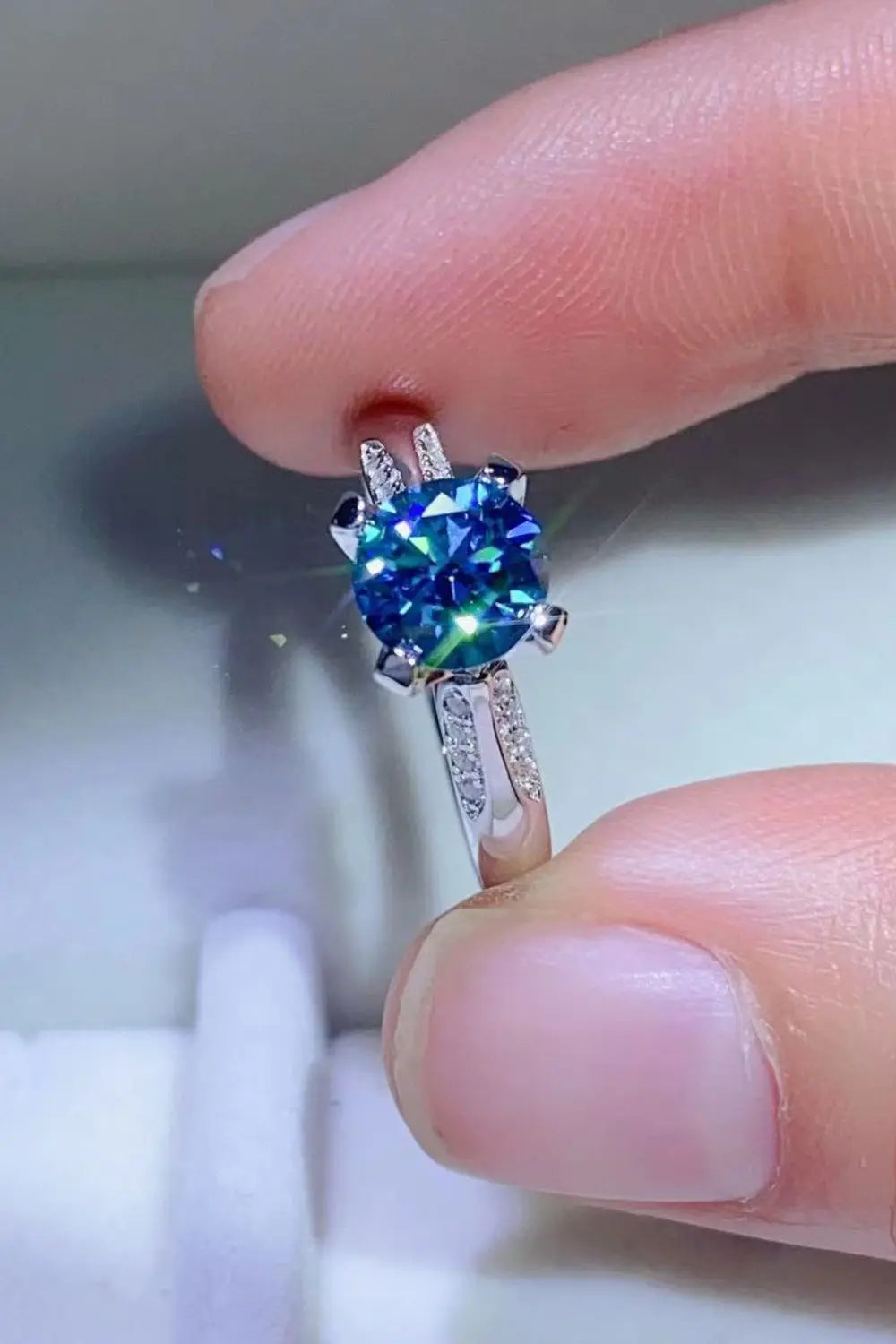 LOVCIA 1 Carat Moissanite 4-Prong Ring
