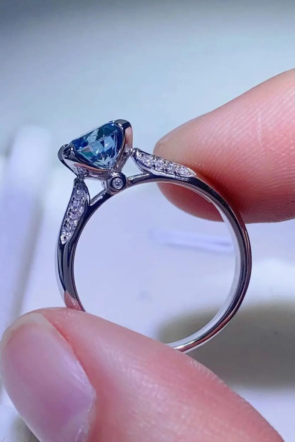 LOVCIA 1 Carat Moissanite 4-Prong Ring