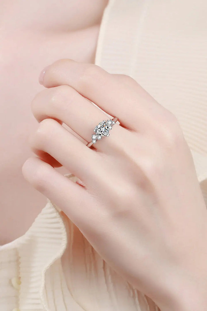 LOVCIA 1 Carat Moissanite Heart Ring