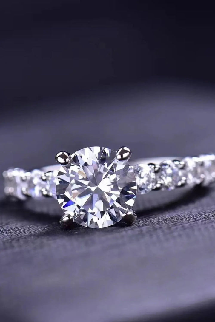 LOVCIA 2 Carat 4-Prong Moissanite Ring