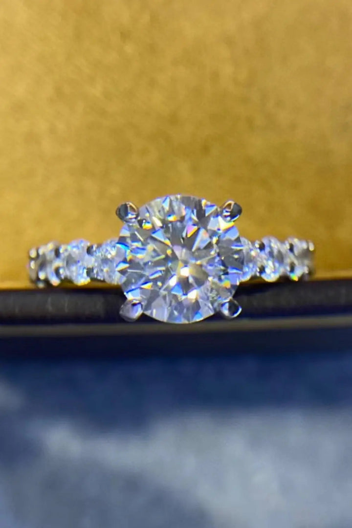 LOVCIA 2 Carat 4-Prong Moissanite Ring